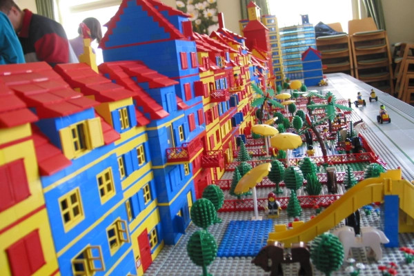 Grafik Stadt aus LEGO-Steinen